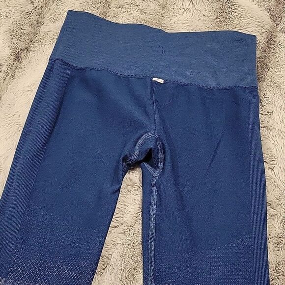 Lululemon Seamlessly Street Crop Leggings, size 4 - Picture 8 of 9